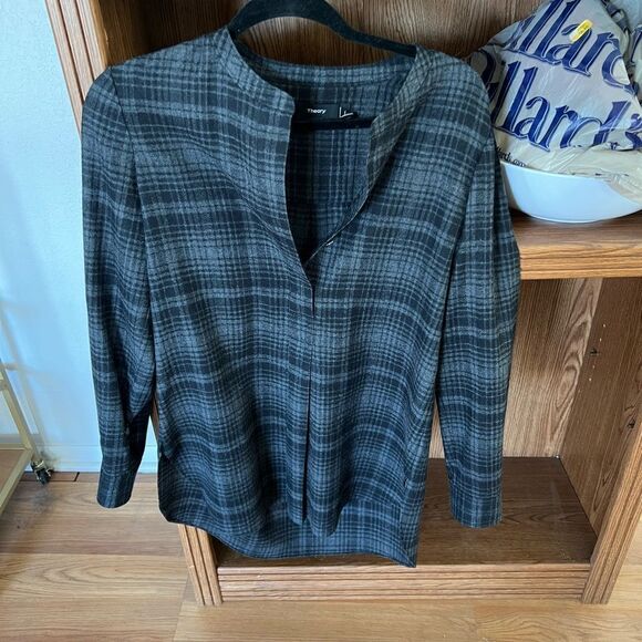 THEORY WOOL V NECK - Picture 2 of 4